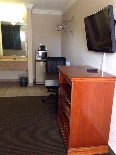 Deluxe Inn Motel Lake Charles Exterior photo