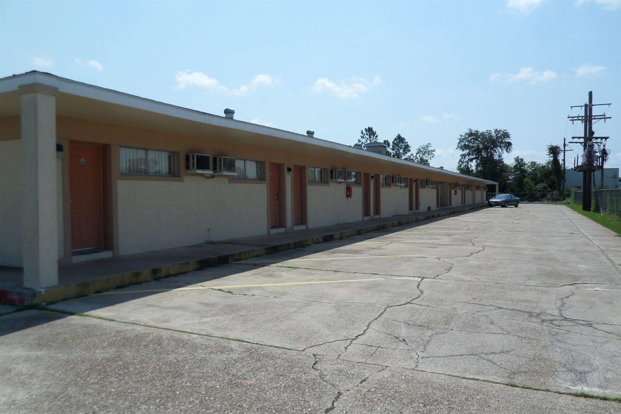 Deluxe Inn Motel Lake Charles Exterior photo